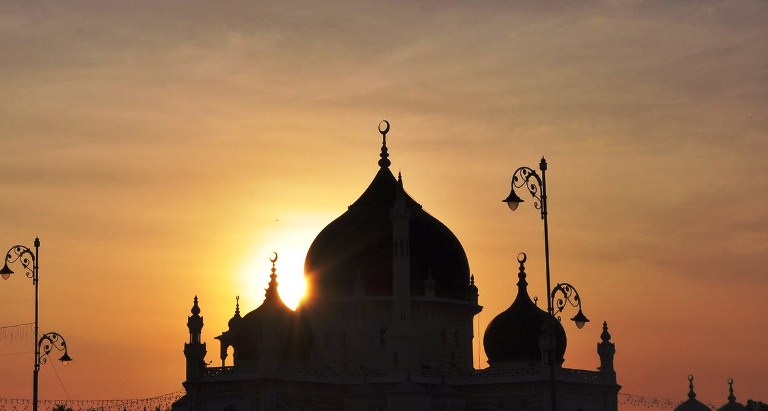 Rahasia Peradaban Islam di Pulau Sejuta Masjid