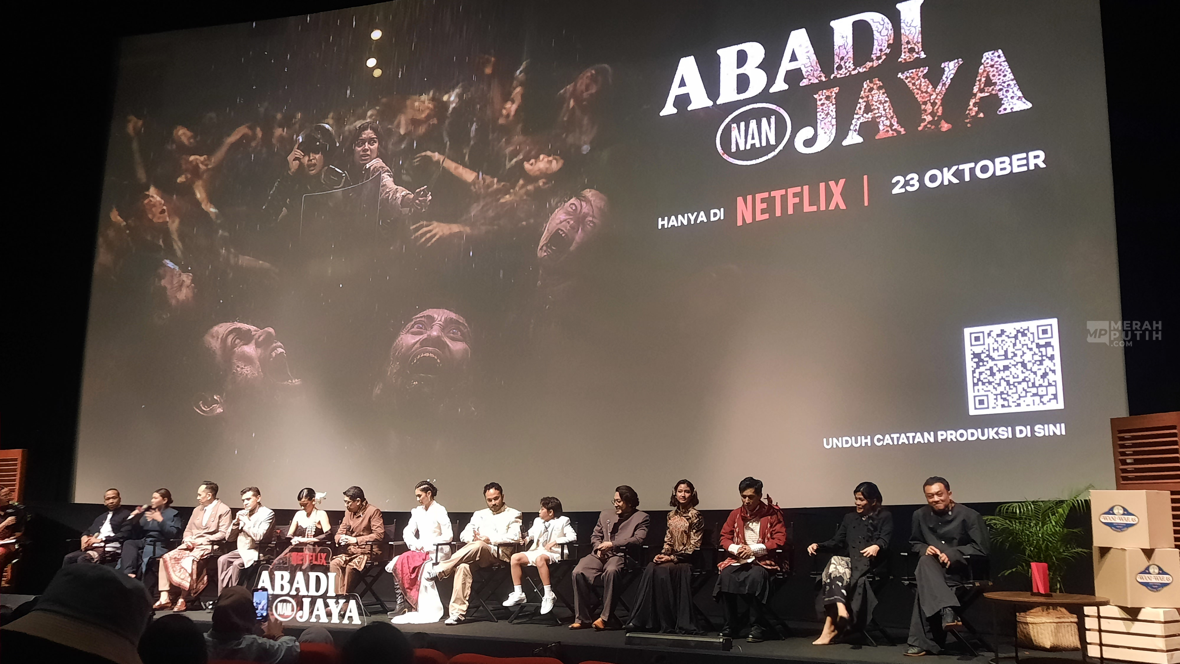 Dimas Anggara Ceritakan Lelahnya Jadi Zombie di Film 'Abadi Nan Jaya'