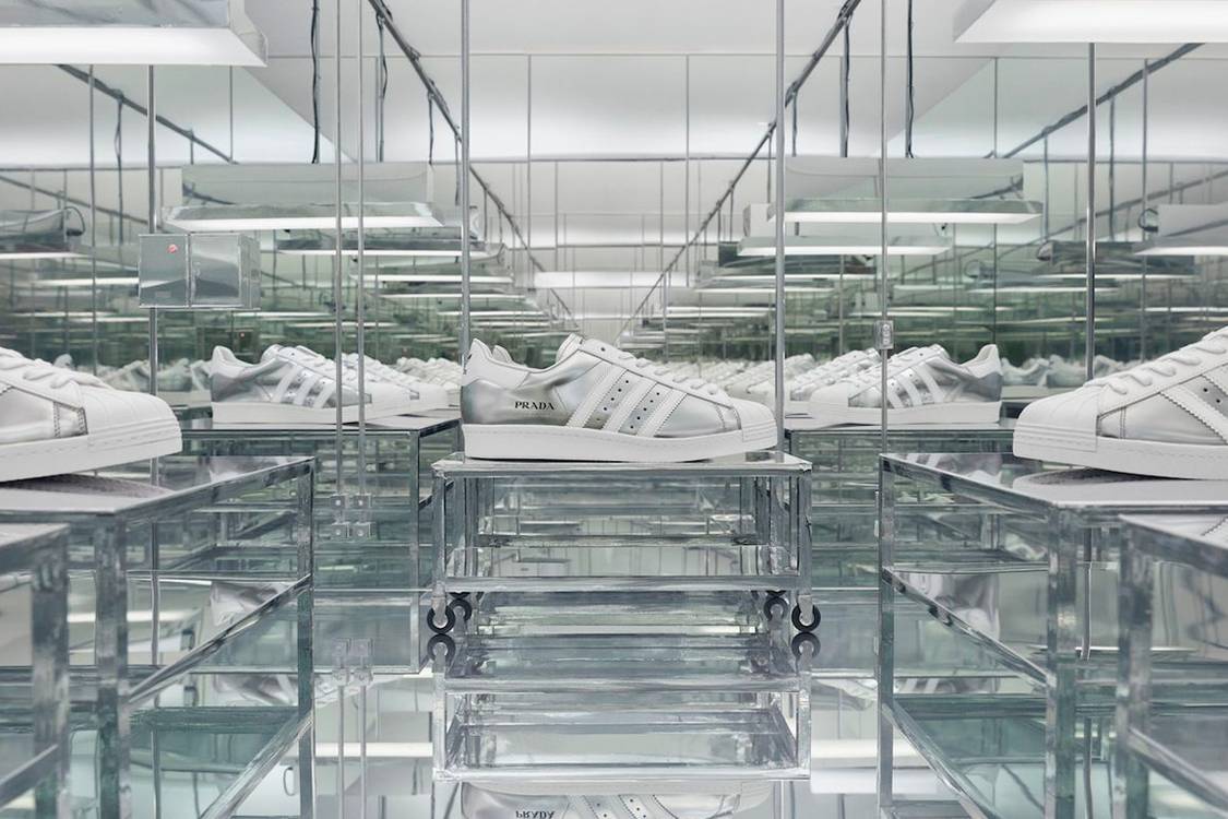 Prada x Adidas Superstar "Chrome silver/White". (Foto Hypebeast)