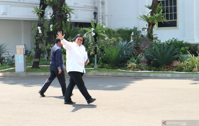 Dipanggil Jokowi, Siti Nurbaya Bungkam Saat Tiba di Istana