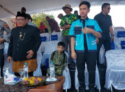 Gibran Pakai Baju Petugas Parkir saat Ikut Pawai HUT ke-78 RI