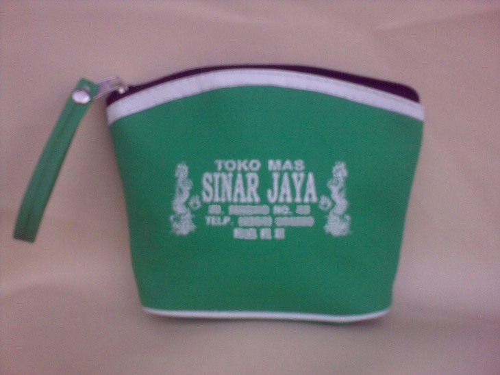 Sovenir toko emas. (Foto Seribu Undangan Harga Seribu) 