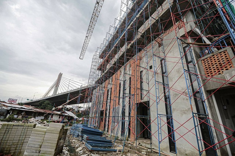 Pembangunan rumah deret Tamansari Bandung. (Foto: Antara)