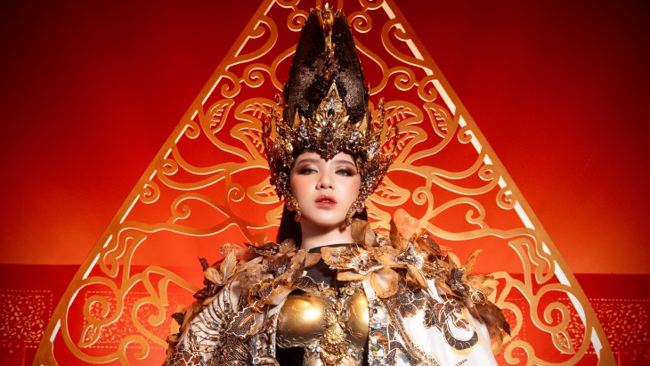 Tiara Andini Tampil bak Putri Kerajaan Jawa di Lagu 'Ngeluwihi'