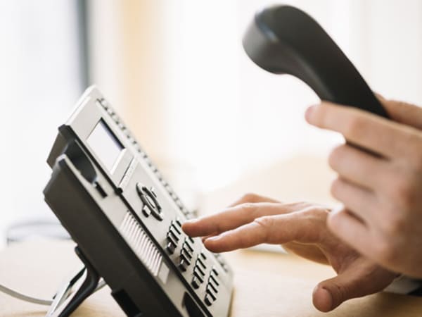 Menyalahgunakan nomor telepon (Foto: Boldsky)