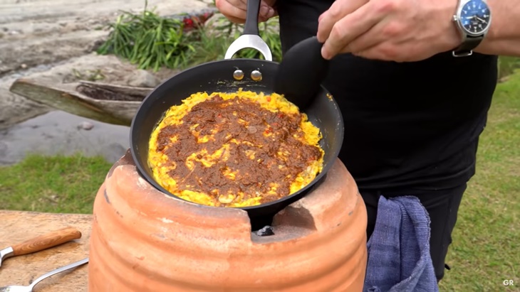 Yuk Coba Resep Omelet Rendang ala Gordon Ramsay