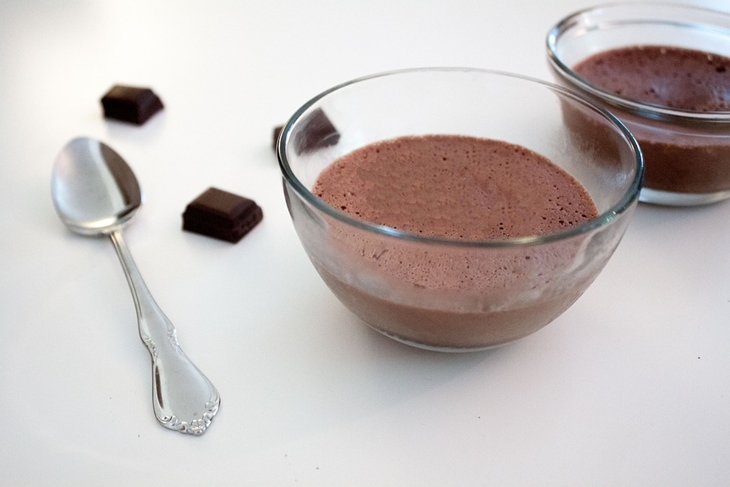 Cokelat hitam menstimulasi fokus dan daya ingat. (Foto: Pixabay/ElodiV)