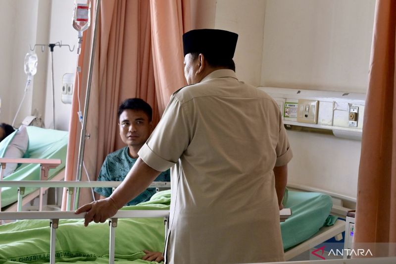 Jenguk Korban Kecelakaan KA, Presiden Prabowo Perintahkan Penanganan Terbaik
