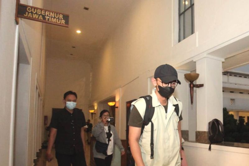 KPK Geledah Ruang Kerja Gubernur Jatim Khofifah Indar Parawansa