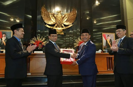 Gubernur DKI Jakarta Anies Baswedan saat pengesahan APBD DKI