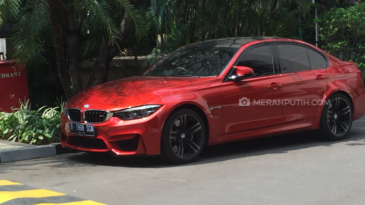 Mobil Mewah Baru Hamish Daud Terparkir di Ayana MidPlaza