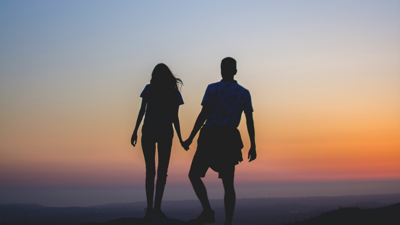 Ciptakan Momen Jadi Lebih Berkesan, Coba 3 Prompt AI Bahasa Indonesia untuk Foto Romantis bersama Pasangan