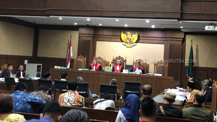 Sidang tipikor dengan terdakwa Haris Hasanudin