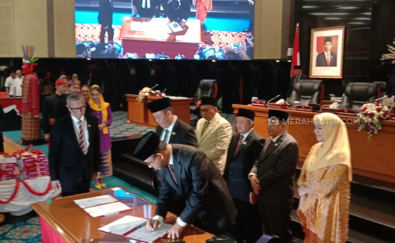 Rapat paripurna pembahasan raperda (MP/Asropih)