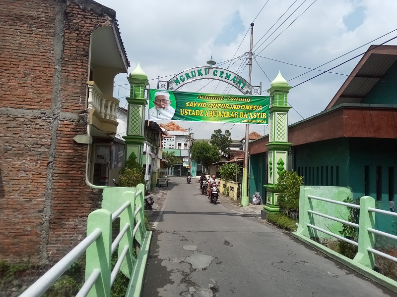 Spanduk Selamat Datang Kepulangan Ba'asyir Dicopot Satpol PP Sukoharjo