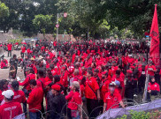 Hasto Diperiksa, Ratusan Kader PDIP Geruduk Gedung KPK