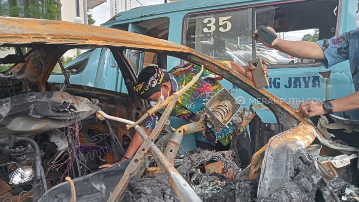 Ekspresi Kesedihan Gubernur Kaltara saat Lihat Langsung Bangkai Mobil Tewaskan Anaknya