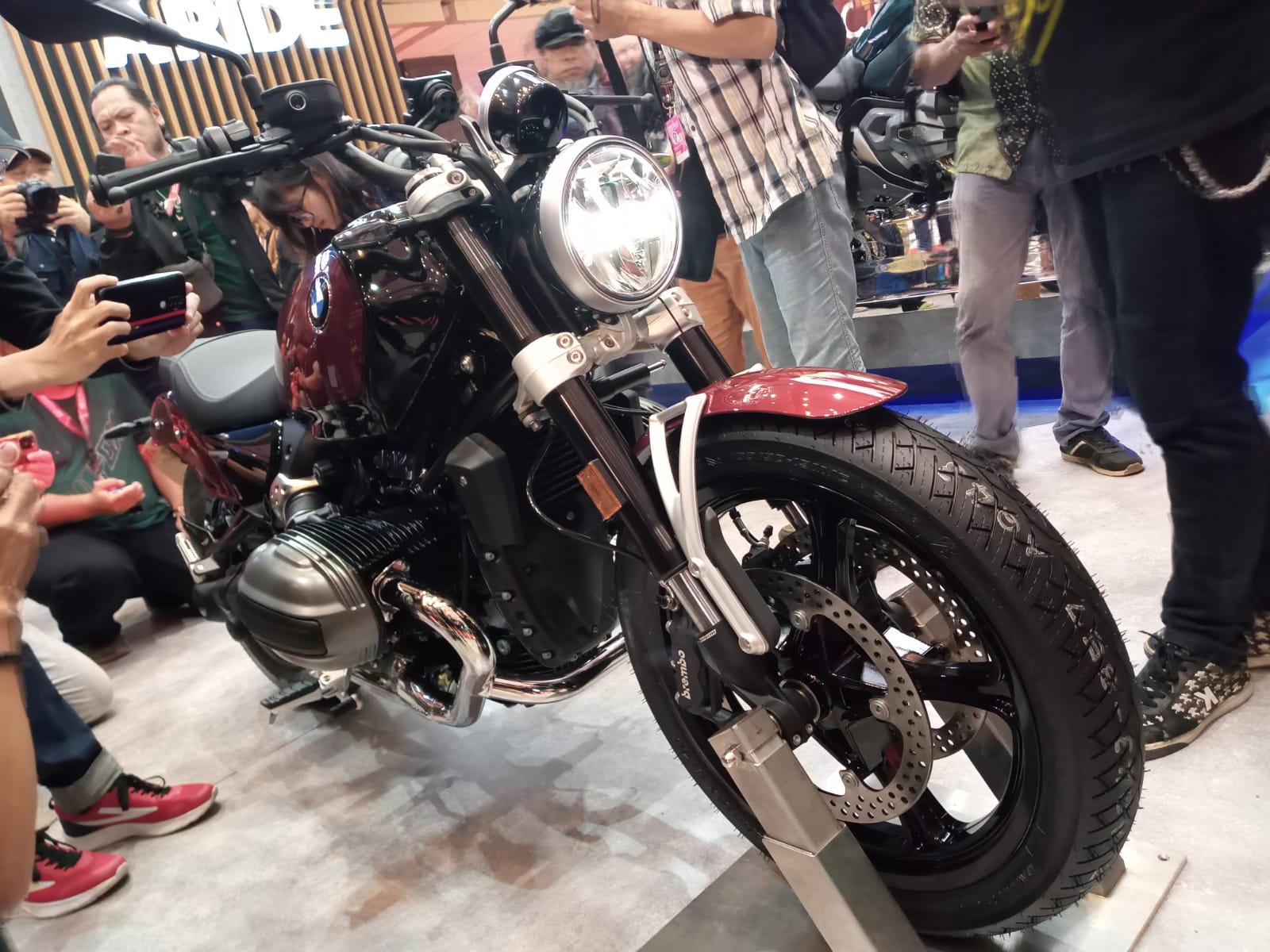 BMW Motorrad Luncurkan R12 di IIMS 2024