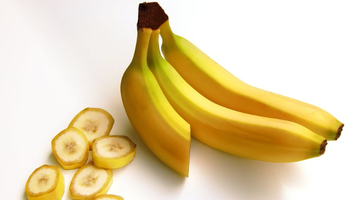 Suka Minum Obat dengan Pisang? Ternyata Ada Risikonya