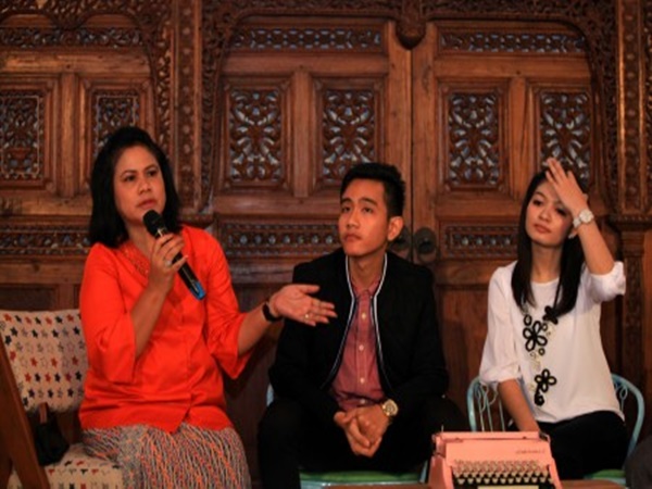  Temani Persalinan Menantu, Iriana: Saya Masih Deg-degan