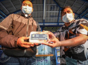 Bantu Warga Terdampak COVID-19, Warga Bandung Gotong Royong Siapkan Nasi Bungkus