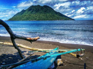 Pantai Sulamadaha, Secuil Surga di Maluku Utara