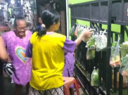 Berbagi Sesama di Tengah Pandemi COVID-19, Pajang Makanan Gratis di Jemuran Baju