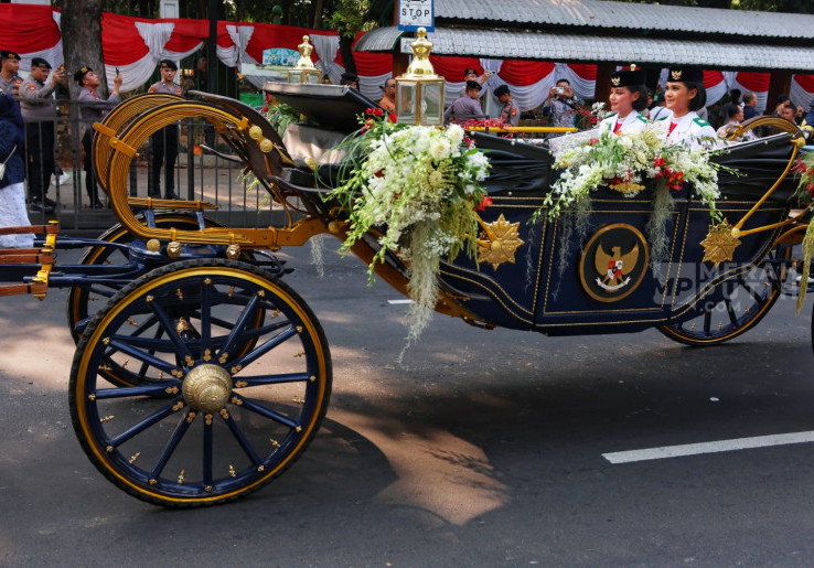 Iring-iringan Kirab Bendera Pusaka Hadirkan Semarak HUT ke-81 RI di Monas Jakarta