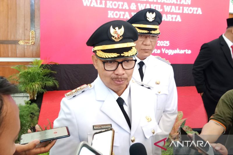 Tolak Mobil Dinas Baru, Walkot Hasto Pilih Duit Rp 3 M Buat Bikin 600 Gerobak Sampah Kota Gudeg