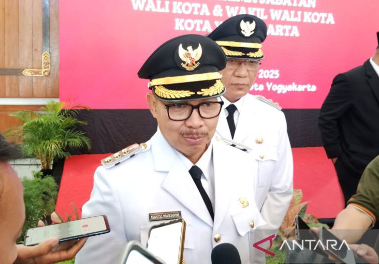 Tolak Mobil Dinas Baru, Walkot Hasto Pilih Duit Rp 3 M Buat Bikin 600 Gerobak Sampah Kota Gudeg