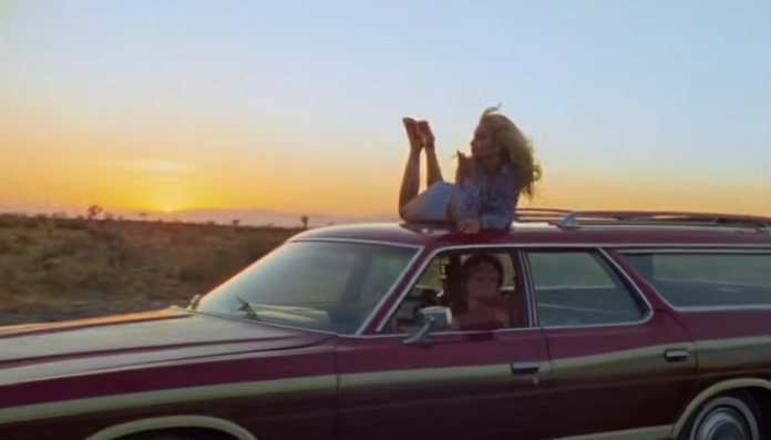 Lirik dan Terjemahan Lagu Manchild – Sabrina Carpenter: Sindiran Pedas Penuh Gaya