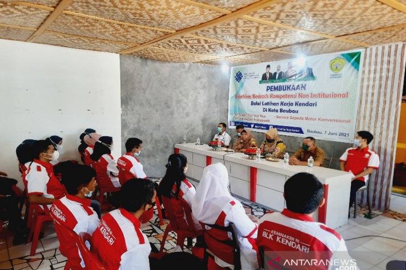 [Hoaks atau Fakta]: BLK Cilacap Buka Lowongan Kerja di Pabrik Abu Dhabi