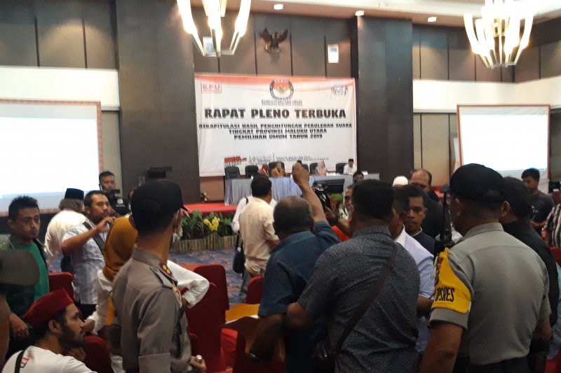 Sesama Caleg Partai Prabowo Gontok-gontokan di Pleno KPU