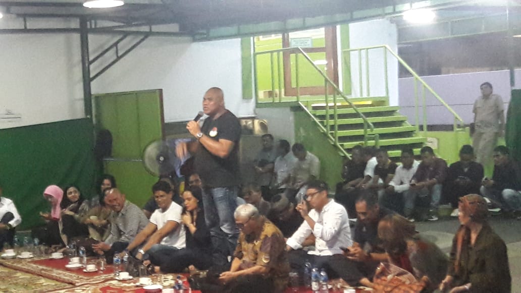 Forum Pemuda Nusa Tenggara Timur (NTT) mengadakan acara buka bersama dengan ratusan personel Brimob Polda NTT