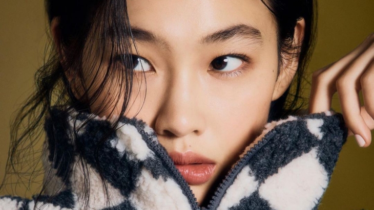 Jung Ho-Yeon Jadi Orang Asia Timur Pertama untuk Cover Vogue AS