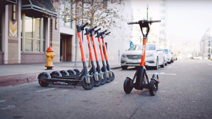 Ford Uji Coba Self-Park Scooter