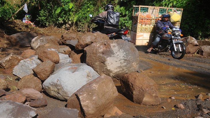  Jalur Alternatif Jawa Timur-Jawa Tengah Terhambat 