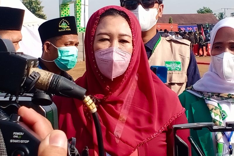 Zannuba Ariffah Chafsoh atau Yenny Wahid, saat memberikan keterangan di Muktamar Ke-34 NU, di Lampung Tengah. (22/12/2021). (ANTARA/Dian Hadiyatna)