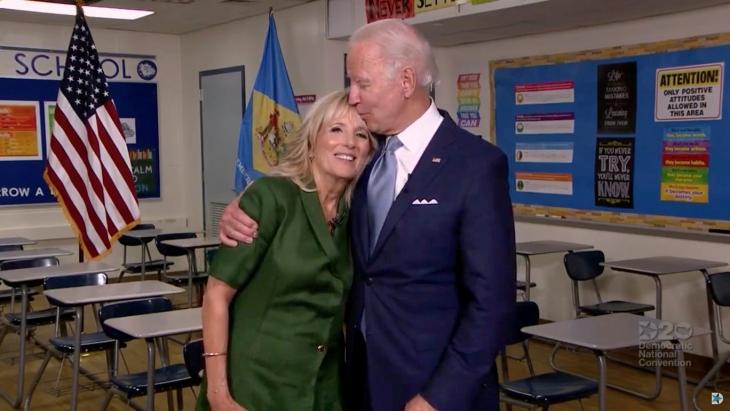Jill Biden memakai dress hijau hasil rancangan Brandon Maxwell. (Foto: Standard UK)