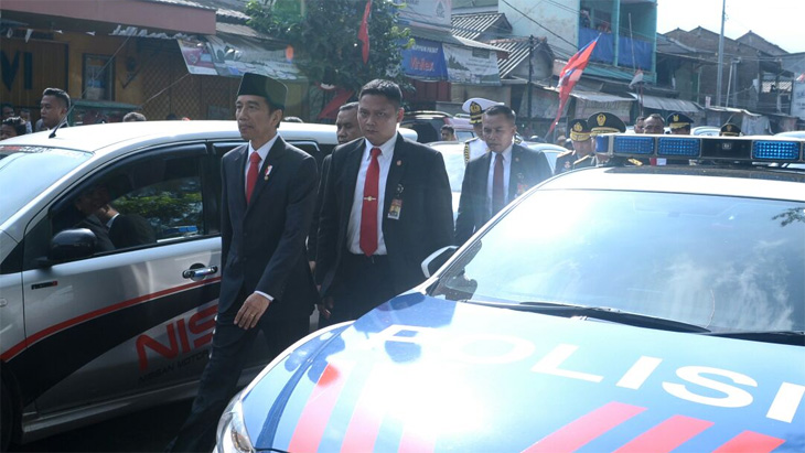 Tembus Kemacetan, Presiden Jokowi Jalan Kaki ke Lokasi Peringatan HUT TNI