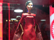Bersama Indonesia Rayakan HUT Ke-80, Mattel Rilis Boneka Barbie One-of-a-Kind, Tampilan Anggun Bergaun Batik