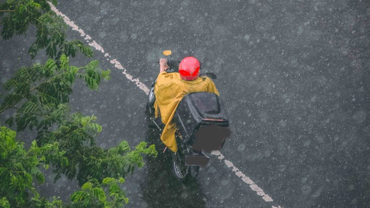 Pilih Jas Hujan yang Bukan Ponco