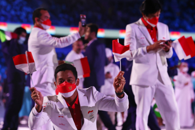Gunakan Pakaian Adat Bali, Atlet Surfing Rio Waida Pimpin Defile Indonesia di Pembukaan Olimpiade Tokyo