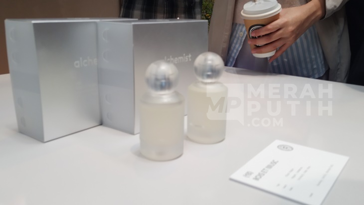 Rahasia Pakai Parfum Aromanya Tahan Seharian ala Alchemist