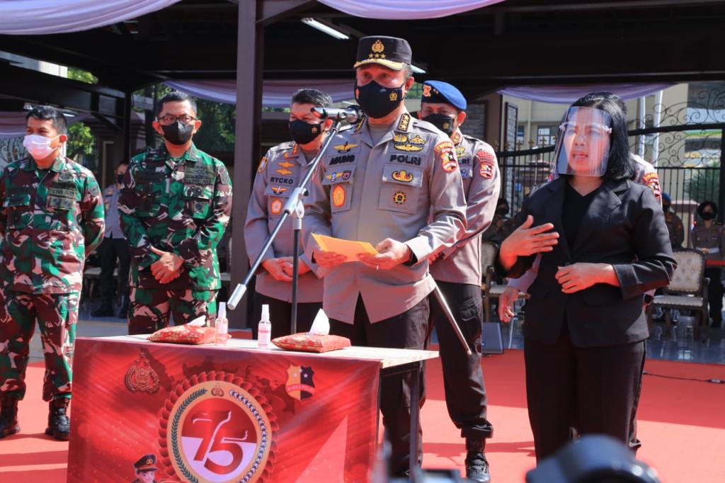 Polri Bagikan 272 Ribu Paket Sembako untuk Warga Terdampak COVID-19