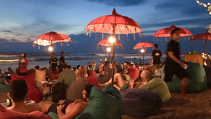 Bali Kembali Dibuka untuk Wisatawan Mancanegara