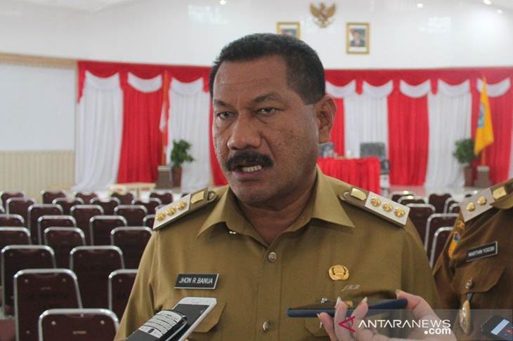 Bupati Jayawijaya Jhon R Banua. ANTARA/Marius Frisson Yewun