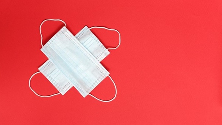 Cegah COVID-19, Apakah Efektif Pakai Dua Masker Sekaligus?