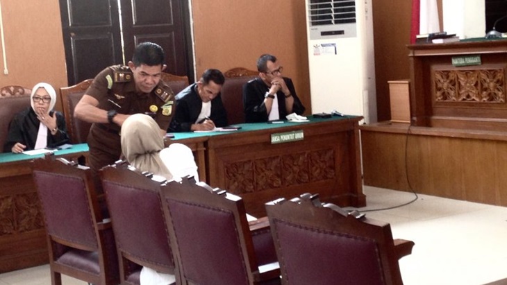 Gunakan Tasbih saat Sidang, Ratna Sarumpaet Ditegur Hakim