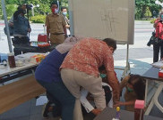 Bersujud di Depan Dokter se-Surabaya, Risma: Saya tak Pantas Jadi Wali Kota